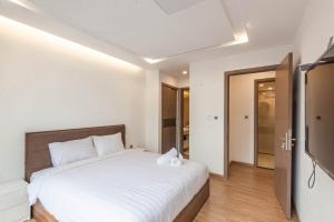 Royal Serviced apartment Vinhomes Metropolis