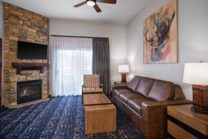 One-Bedroom Suite room in Club Wyndham Glacier Canyon