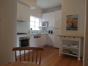 Big A1 Art Deco Apt with stunning city & beach views