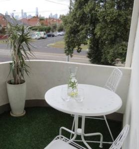 Big A1 Art Deco Apt with stunning city & beach views