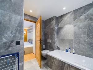 Appartements Appartement luxe 8 pers, SPA, parking, proche pistes & commerces - FR-1-398-663 : photos des chambres