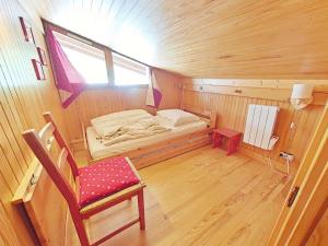 Maisons de vacances Spacieux Duplex avec Balcon aux Saisies, 4 Chambres, 8 Personnes, Garage Inclus - FR-1-594-328 : Maison de Vacances