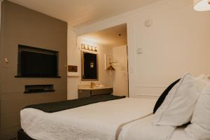 The Brooks Hotel Restaurant and Lounge