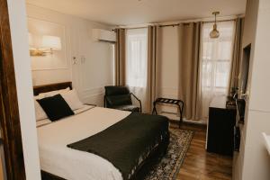 The Brooks Hotel Restaurant and Lounge