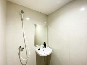 Homey and Cozy Stay Studio Gateway Park LRT City Bekasi Apartment By Travelio