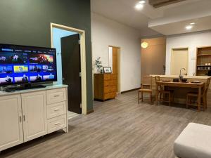 Mount Austin JB Palazio Lake view 3Br2Ba 2-9pax TV box near Aeon
