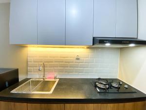 Simply Studio Room Gateway Park LRT City Jatibening Apartment By Travelio