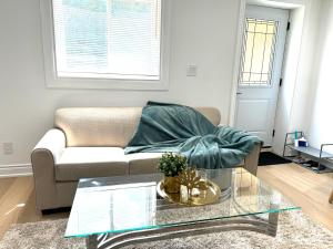Cozy, 2BDR,walkout apt, free parking
