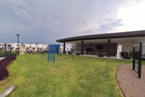 Casa frente a alberca