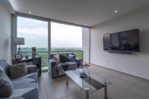 Modern Apartment with Terrace and Pool Access