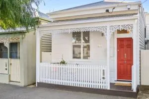 Renovated Brilliance in Bayside Albert Park - Melbourne