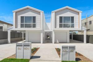 The White House near beach & shops