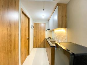 Minimalist Studio Room Gateway Park LRT City Jatibening Apartment By Travelio