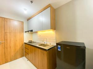 Minimalist Studio Room Gateway Park LRT City Jatibening Apartment By Travelio