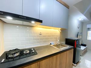 Minimalist Studio Room Gateway Park LRT City Jatibening Apartment By Travelio