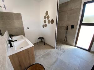 Villas Villa moderne piscine privative hauteurs de Nimes : photos des chambres