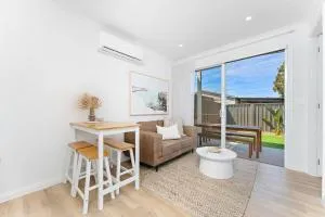 Coastal retreat near shops & beach - Wilton