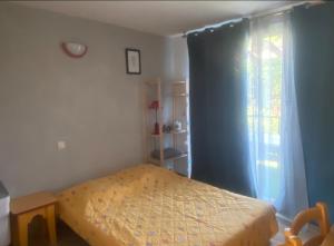 Villages vacances Maisonnette dans village vacances canape convertible , chambre 1 lit et mezzanine ,draps en plus : photos des chambres