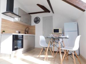 Appartements Appartement tout equipe a 100m du centre Thermal : photos des chambres