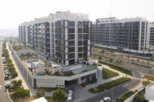 Lavish Studio Pool Gym, Balcony, Netflix Fast Wi-Fi