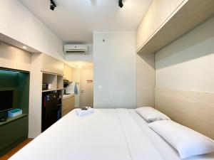 Pleasant and Tidy Studio Apartment Springlake Summarecon Bekasi By Travelio
