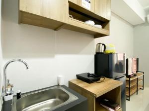 Chic and Cozy Studio Apartment at Transpark Juanda Bekasi By Travelio