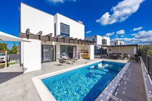 Villa Lu near Fazana for 7 people with children playground and private pool