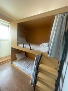 Giường Tầng Trong Phòng Tập Thể Nữ – 4 Giường (Bunk Bed in Female Dormitory Room - 4 Beds)