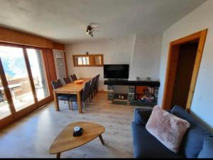 LE TORRENT, duplex au centre, calme avec deux chambres à coucher et terrasse vue montagne pour 4 personnes