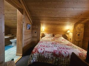Bel appartement tout en bois dans un chalet