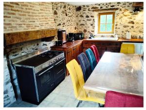 la longère du plessis Mornay, 30 min du Puy du fo, wifi, parking, jardin