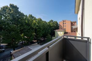 Chic Parma Flat Near City Center