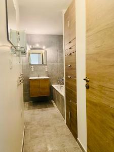 Maisons de vacances La maison d-Antoine a Robion : photos des chambres