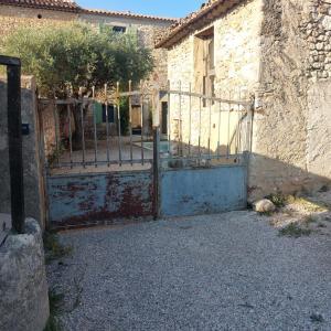 Maisons de vacances La maison d-Antoine a Robion : Maison 2 Chambres