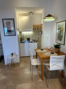 Romantic Stone- Studio apartman