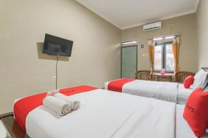 RedDoorz near Pantai Karang Hawu Pelabuhan Ratu