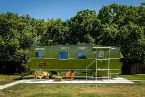 The Showman's Carriage w King Bed close to beach - Sidlesham