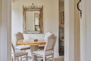 Lovedays Cottage, A Luxury 16th Century home in Painswick