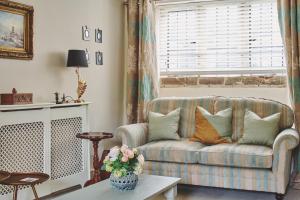 Lovedays Cottage, A Luxury 16th Century home in Painswick