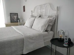 The Beekeeper's Apartment - 凯米