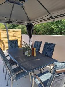 Apartman Debora sa privatnim bazenom