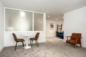 Modern and Spacious Central Rotherham Studio