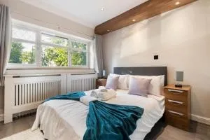 Large home sleep 11 with large garden High speed WiFi and free Parking Next London Transport - Harrow on the Hill