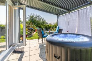 Holiday Home Zala with Jacuzzi - Happy Rentals