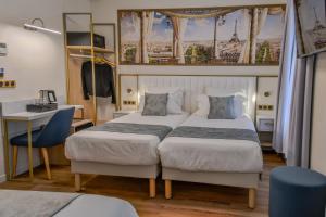 Triple Room room in Hôtel des Deux Avenues