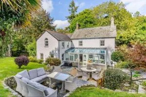 Beautiful Country Cottage Set In A Stunning Woodland With Parking at 'The Old Cottage Farmhouse' - Ponsanooth