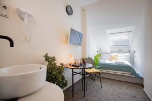 Standard Double Room room in Maverick Hotel & Student Lodge