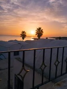 Maison pied dans l eau vue mer - Chat mami - Uzalis