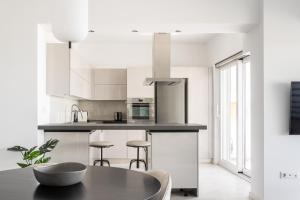 Alimos 2BR Apartment with Splendid Sea View by UPSTREET