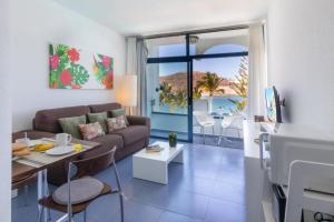 Beachfront Apartment Playa del Cura 3 by VillaGranCanaria